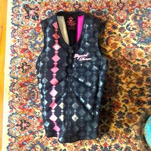 Liquid Force stylish wet suit top